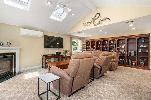 11 Sunset Dr, Easton, MA 02334