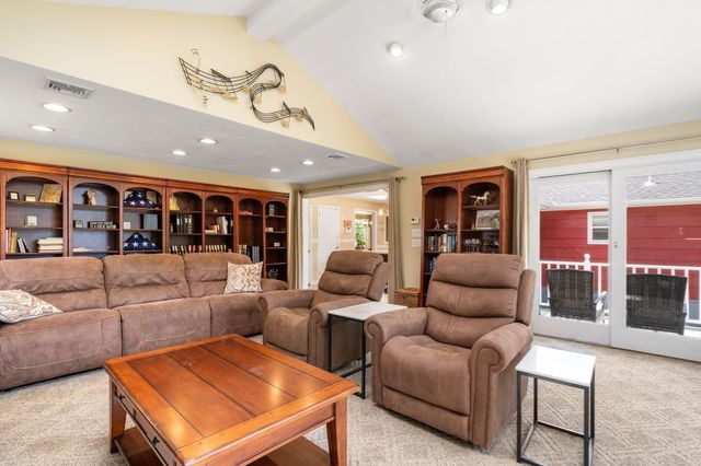 11 Sunset Dr, Easton, MA 02334