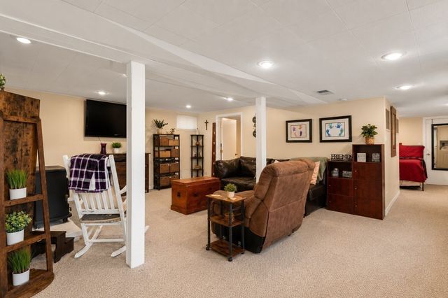 11 Sunset Dr, Easton, MA 02334