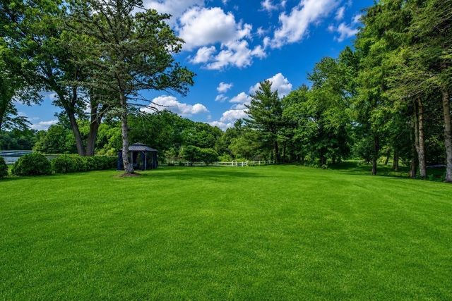 11 Sunset Dr, Easton, MA 02334