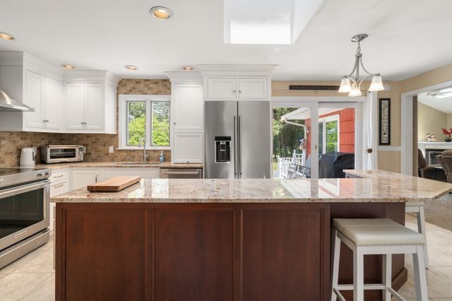 11 Sunset Dr, Easton, MA 02334