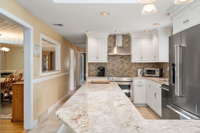 11 Sunset Dr, Easton, MA 02334