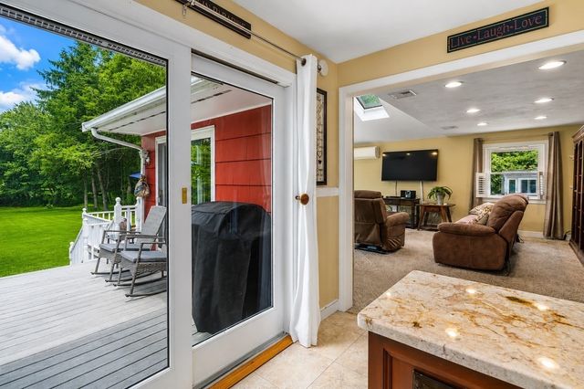 11 Sunset Dr, Easton, MA 02334