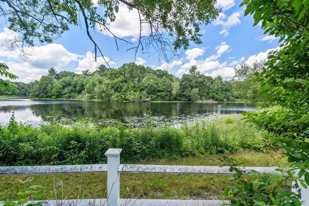 11 Sunset Dr, Easton, MA 02334