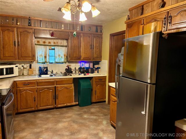 411321 E 1080 Road, Checotah, OK 74426