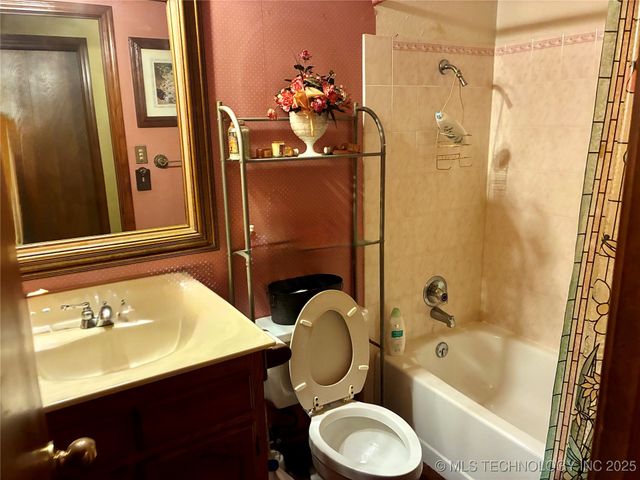 411321 E 1080 Road, Checotah, OK 74426