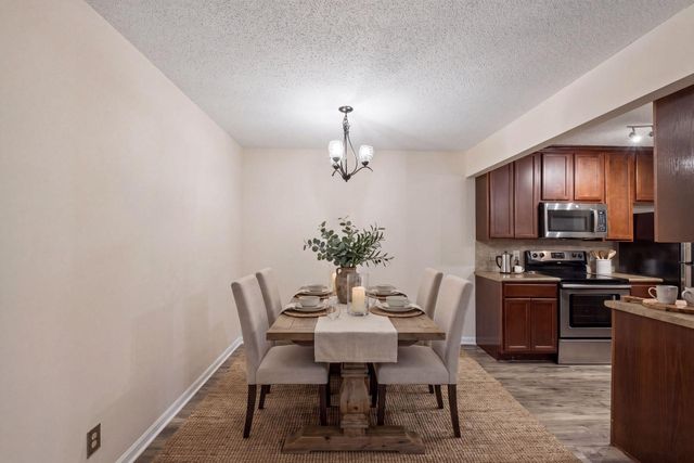 1498 Woodview Avenue W, Eagan, MN 55122