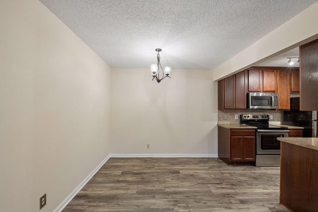 1498 Woodview Avenue W, Eagan, MN 55122