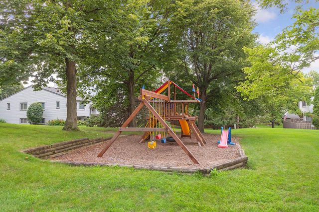 1498 Woodview Avenue W, Eagan, MN 55122
