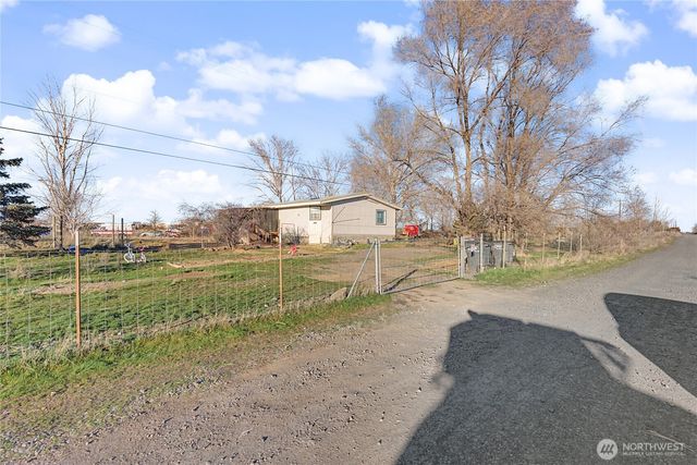 10124 Road 16 NE, Moses Lake, WA 98837