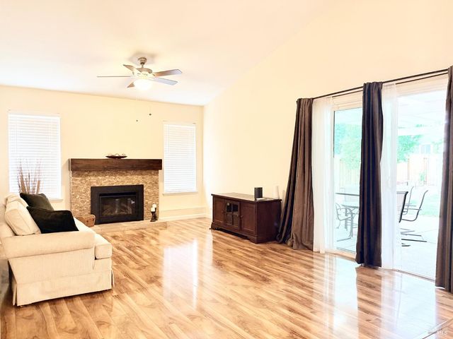 814 Capistrano Dr, Suisun City, CA 94585