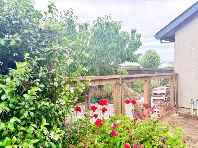 814 Capistrano Dr, Suisun City, CA 94585