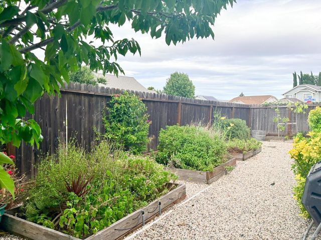 814 Capistrano Dr, Suisun City, CA 94585