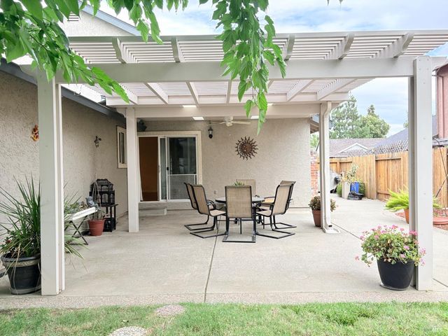 814 Capistrano Dr, Suisun City, CA 94585