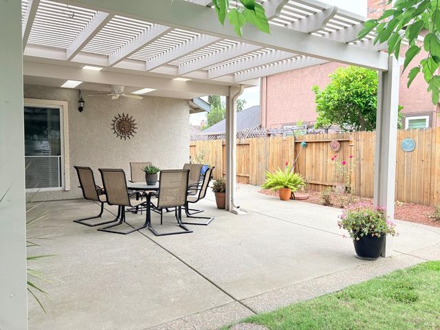 814 Capistrano Dr, Suisun City, CA 94585