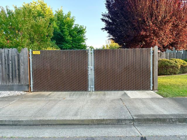 814 Capistrano Dr, Suisun City, CA 94585