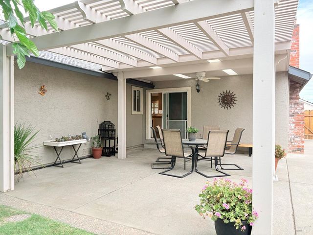 814 Capistrano Dr, Suisun City, CA 94585