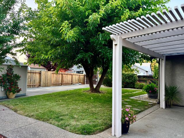 814 Capistrano Dr, Suisun City, CA 94585