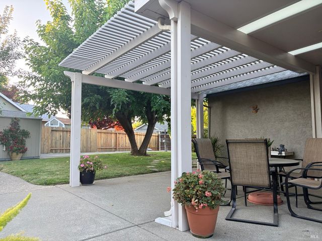 814 Capistrano Dr, Suisun City, CA 94585