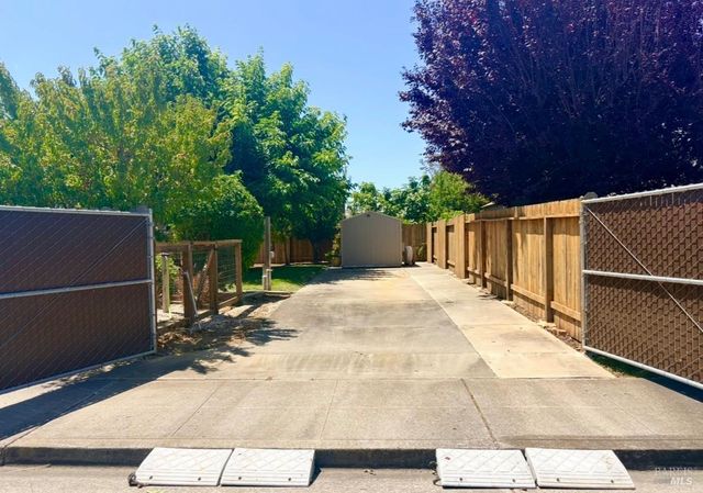 814 Capistrano Dr, Suisun City, CA 94585