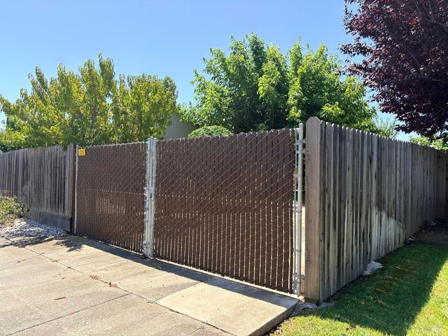 814 Capistrano Dr, Suisun City, CA 94585