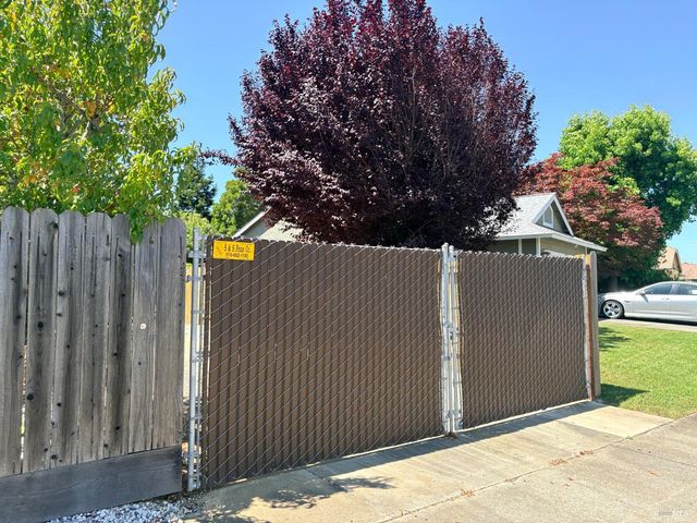 814 Capistrano Dr, Suisun City, CA 94585