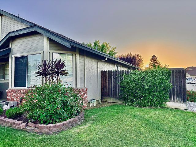 814 Capistrano Dr, Suisun City, CA 94585