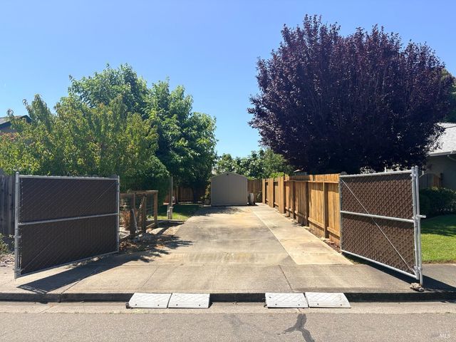 814 Capistrano Dr, Suisun City, CA 94585