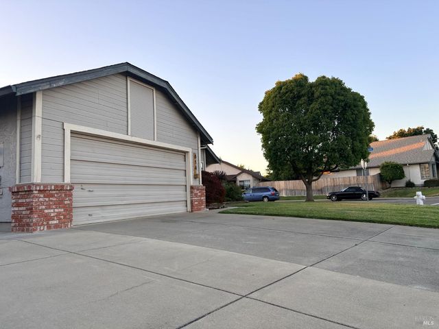 814 Capistrano Dr, Suisun City, CA 94585