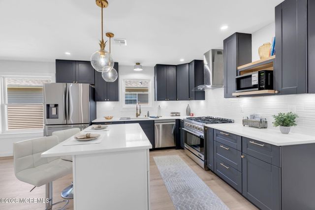 80 Canterbury Lane, Toms River, NJ 08757