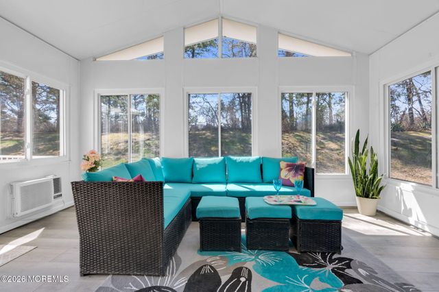 80 Canterbury Lane, Toms River, NJ 08757