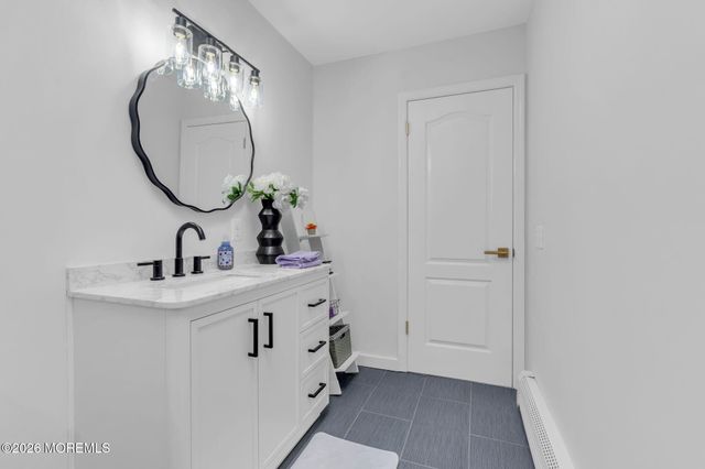 80 Canterbury Lane, Toms River, NJ 08757