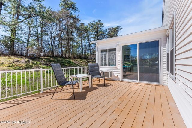 80 Canterbury Lane, Toms River, NJ 08757