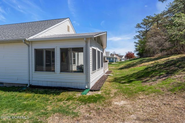 80 Canterbury Lane, Toms River, NJ 08757