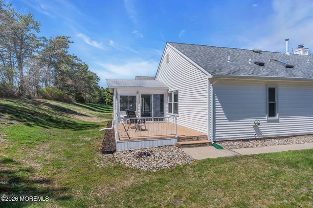 80 Canterbury Lane, Toms River, NJ 08757