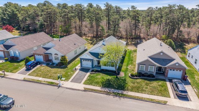 80 Canterbury Lane, Toms River, NJ 08757