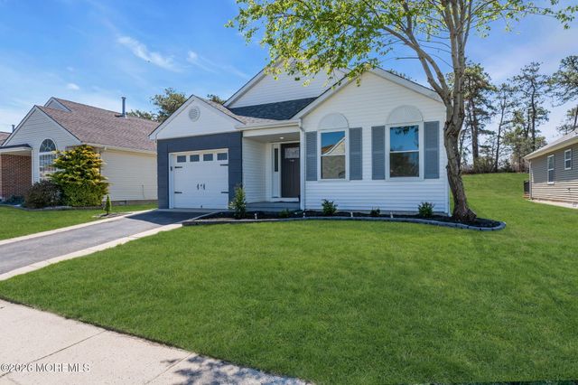 80 Canterbury Lane, Toms River, NJ 08757