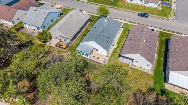 80 Canterbury Lane, Toms River, NJ 08757