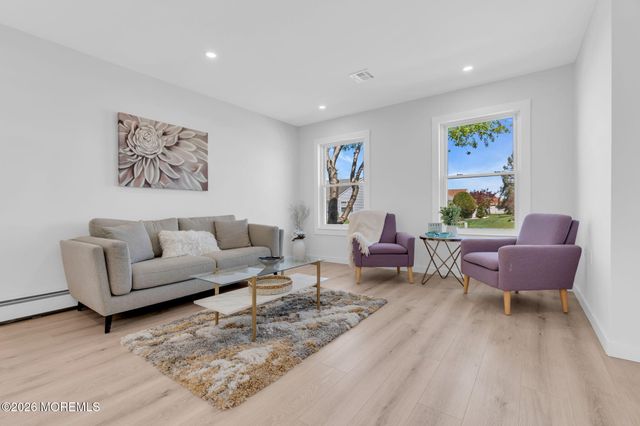 80 Canterbury Lane, Toms River, NJ 08757