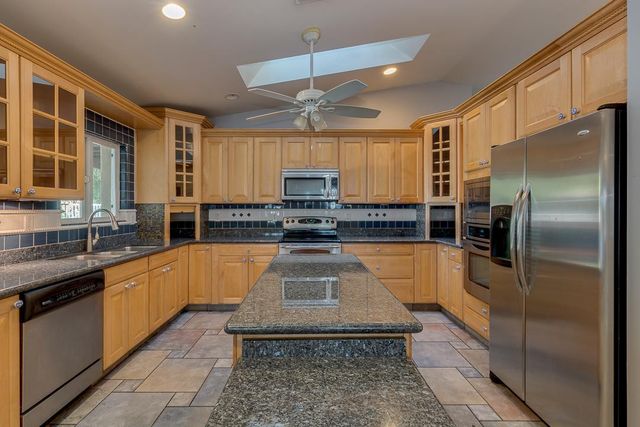526 E Flynn Lane, Phoenix, AZ 85012