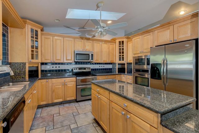 526 E Flynn Lane, Phoenix, AZ 85012