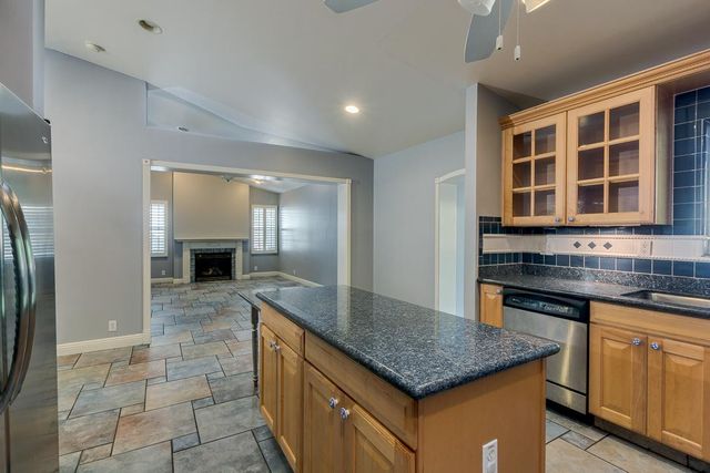 526 E Flynn Lane, Phoenix, AZ 85012