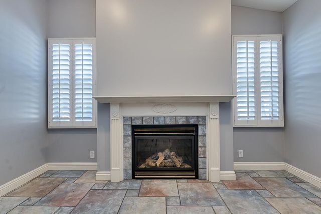 526 E Flynn Lane, Phoenix, AZ 85012