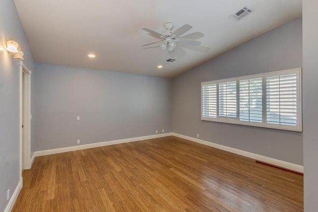 526 E Flynn Lane, Phoenix, AZ 85012