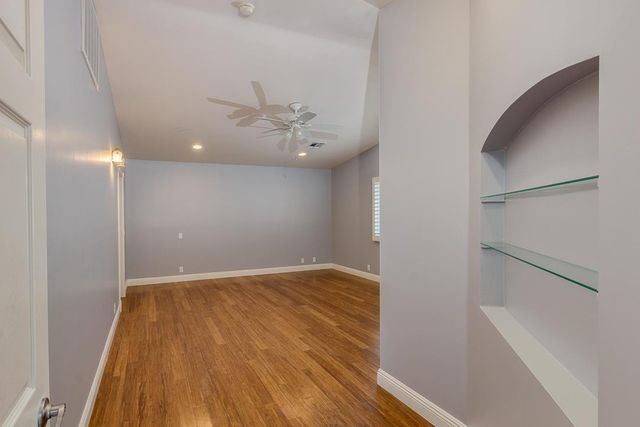 526 E Flynn Lane, Phoenix, AZ 85012