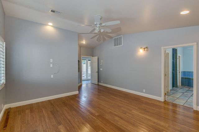 526 E Flynn Lane, Phoenix, AZ 85012