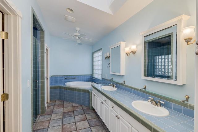 526 E Flynn Lane, Phoenix, AZ 85012
