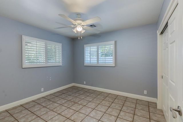 526 E Flynn Lane, Phoenix, AZ 85012