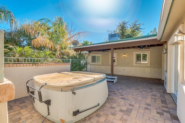 526 E Flynn Lane, Phoenix, AZ 85012