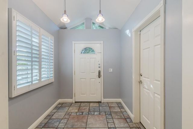 526 E Flynn Lane, Phoenix, AZ 85012